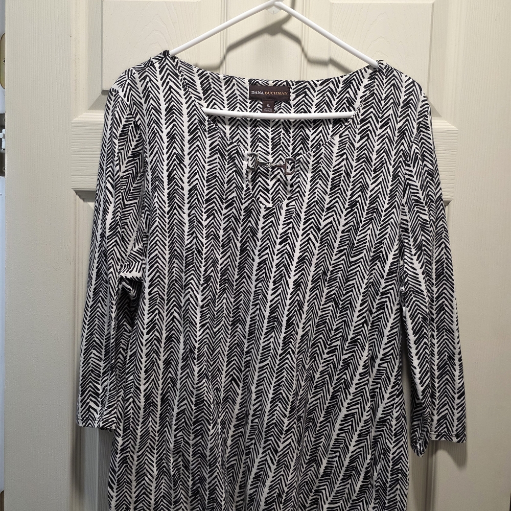 Dana Buchman Black and White Chevron Blouse